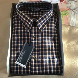 NEW!!! RoundTree & Yorke Portuguese Flannel men’s shirt. So comfy!!